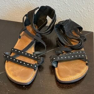 Limelight Black and Tan Strappy Sandals Size 9
